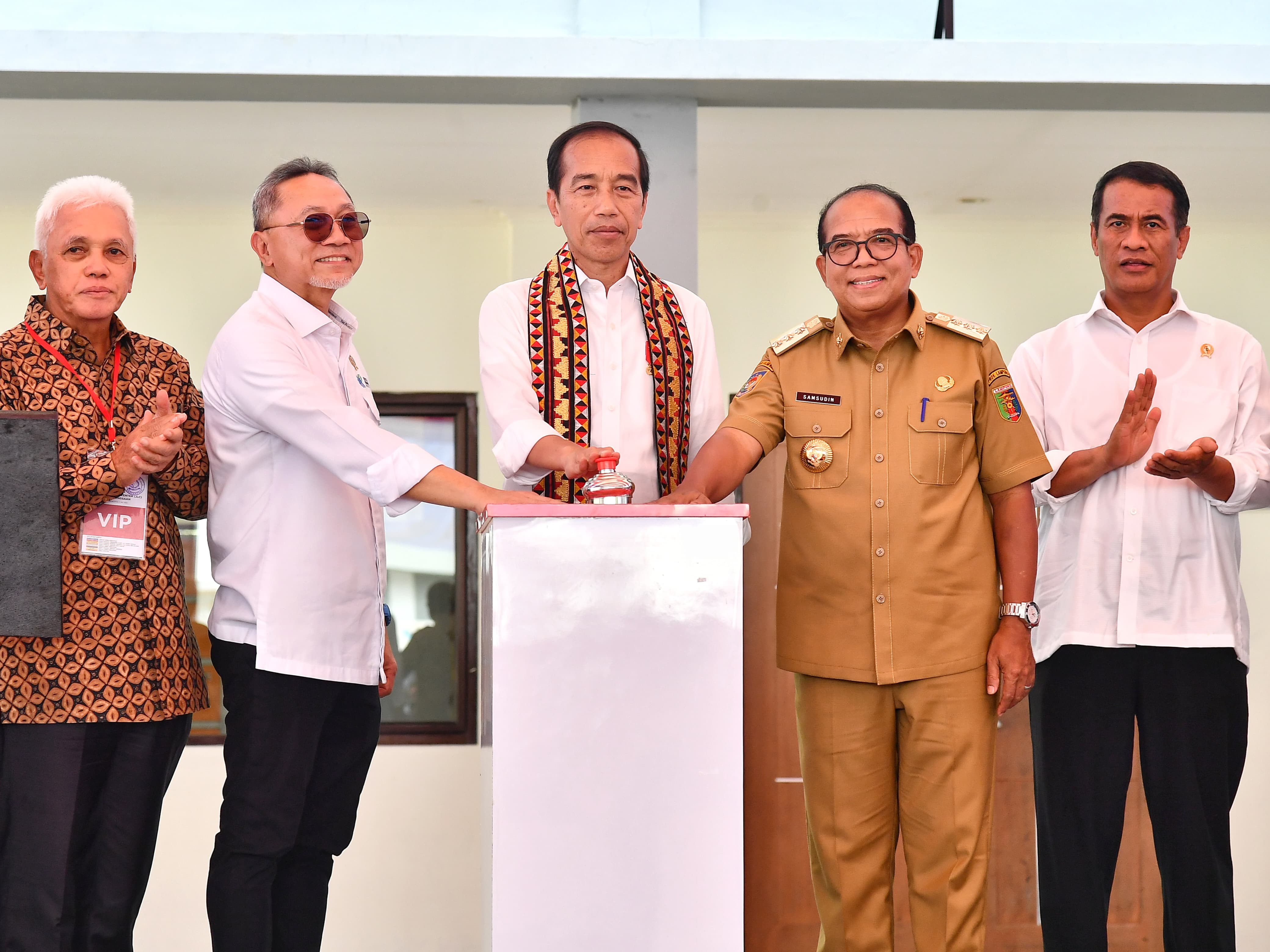 Accompanied by an actor Lampung Governor and President Jokowi inaugurate the Jokowi Learning Center building and emphasize the importance of preparing high-quality human resources